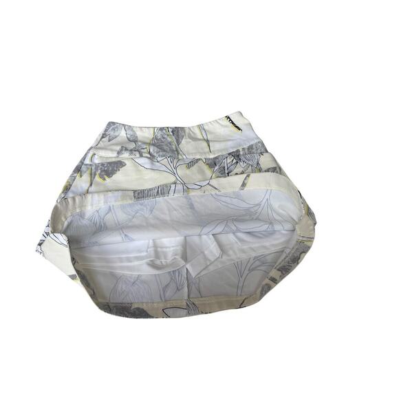 Lady Hagen Women’s Linear Botanical Cream 17” Tummy Control Skort Size XS - Picture 3 of 6